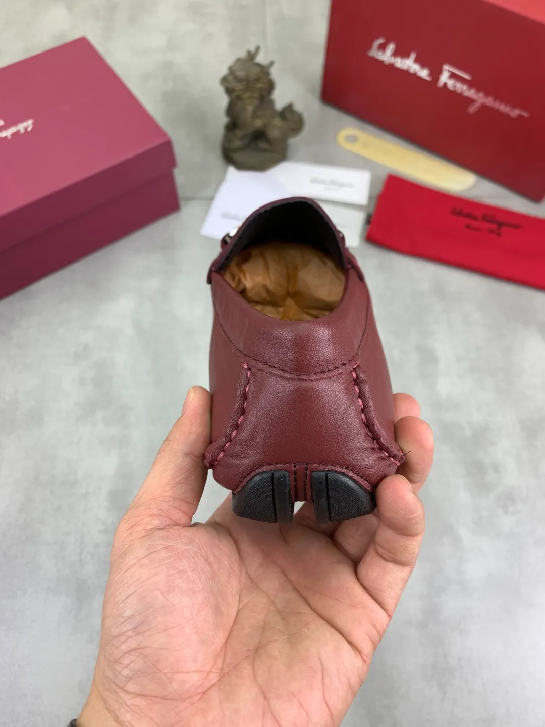 Men's shoes 💰P542 New model, high quality [Ferragamo/Ferragamo] Latest lazy slip-on shoes Original imported calfskin, imported cowhide lining + original luxury metal buckle + original combination outsole Comparison without pressure Code number: 38-45